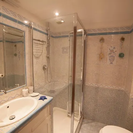 Neptune Prestige Near Rome Nyaraló *